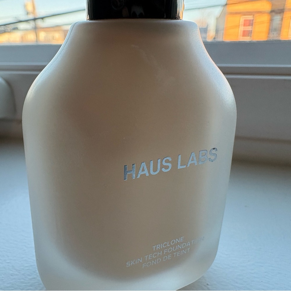HAUS LABS Triclone Skin Tech Foundation - Light Warm 120